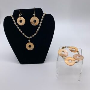 Vintage Mother-Of-Pearl Abalone Shell Beige With Gold Tone & White Beads Set 20”